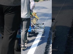 ¿Cómo hace el derretimiento caliente el trabajo de la máquina del camino del espray?